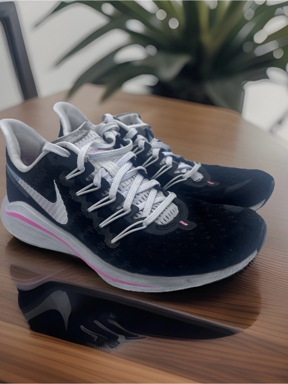 Nike Air Zoom Vomero 14 Womens Running Shoes Size 8 Black White Pink